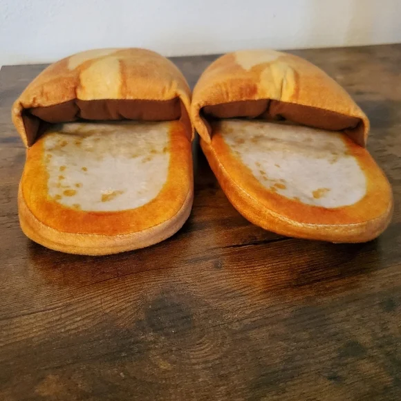 loaf of bread slippers - Picture 4 of 8